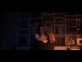 Heida Reed - lesbian scene in Stella Blomkvist s01e06